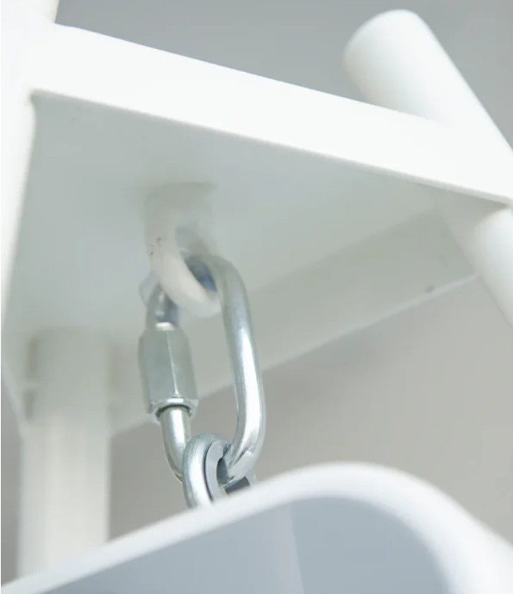 Eleganter Stahlständer Membantu für Babywiegen